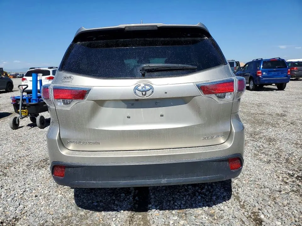 2016 TOYOTA HIGHLANDER XLE  