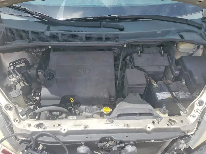 2015 TOYOTA SIENNA LE  