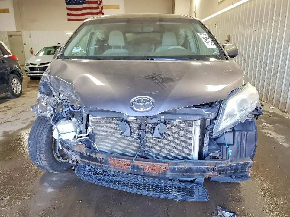 2011 TOYOTA SIENNA LE  