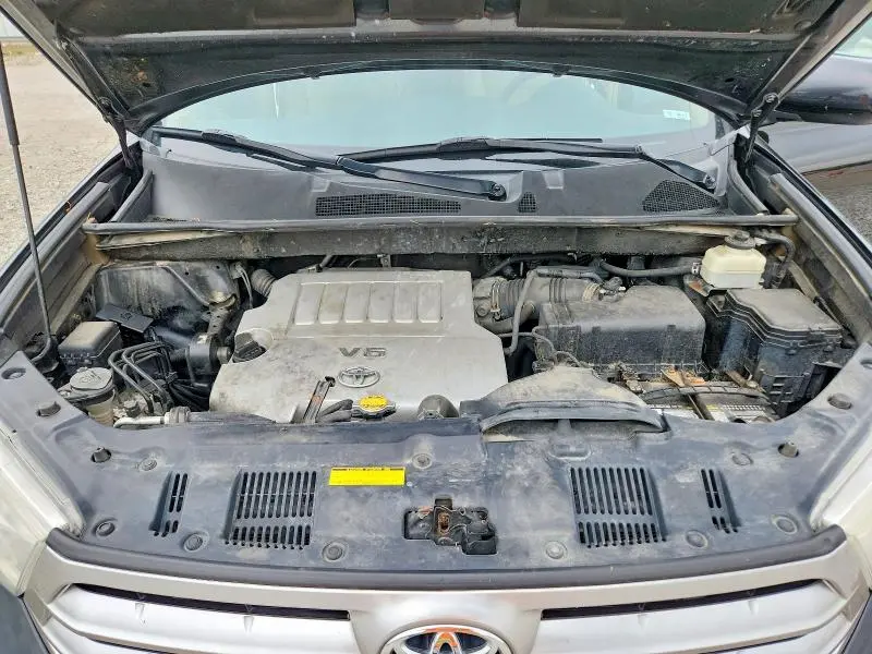 2013 TOYOTA HIGHLANDER SE  