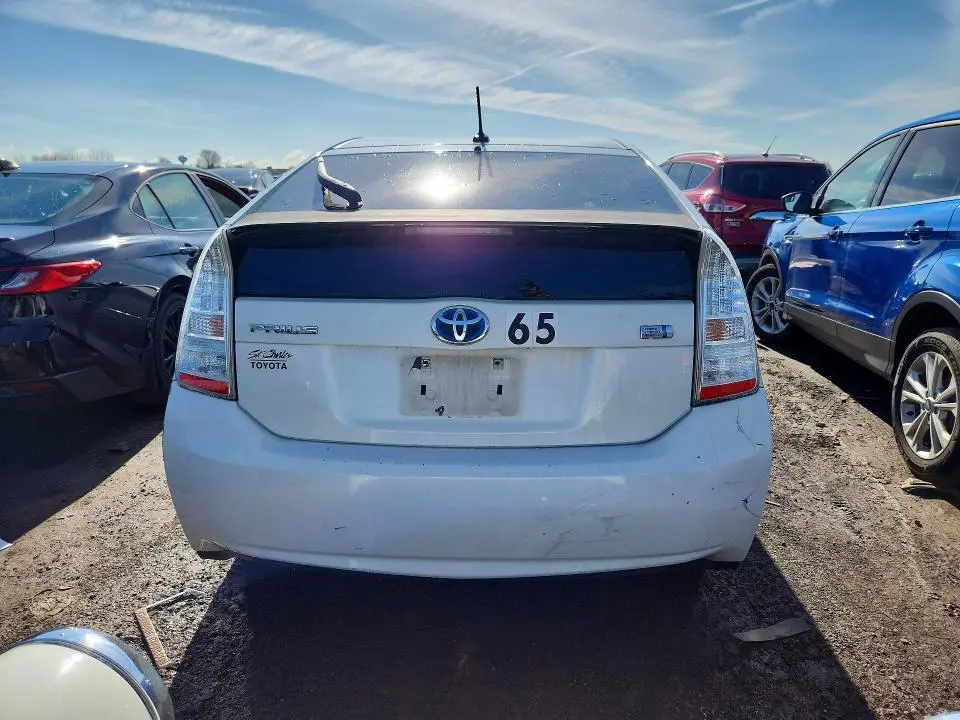 2010 TOYOTA PRIUS V  