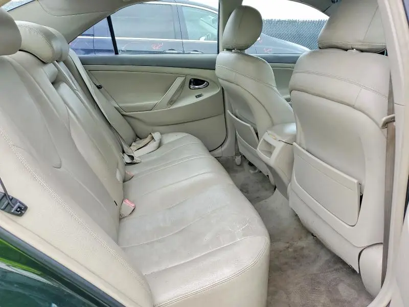 2010 TOYOTA CAMRY LE  