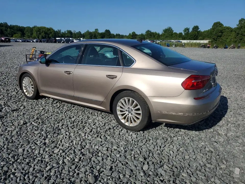 2016 VOLKSWAGEN PASSAT SE  