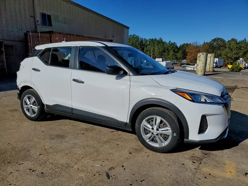 2022 NISSAN KICKS S  