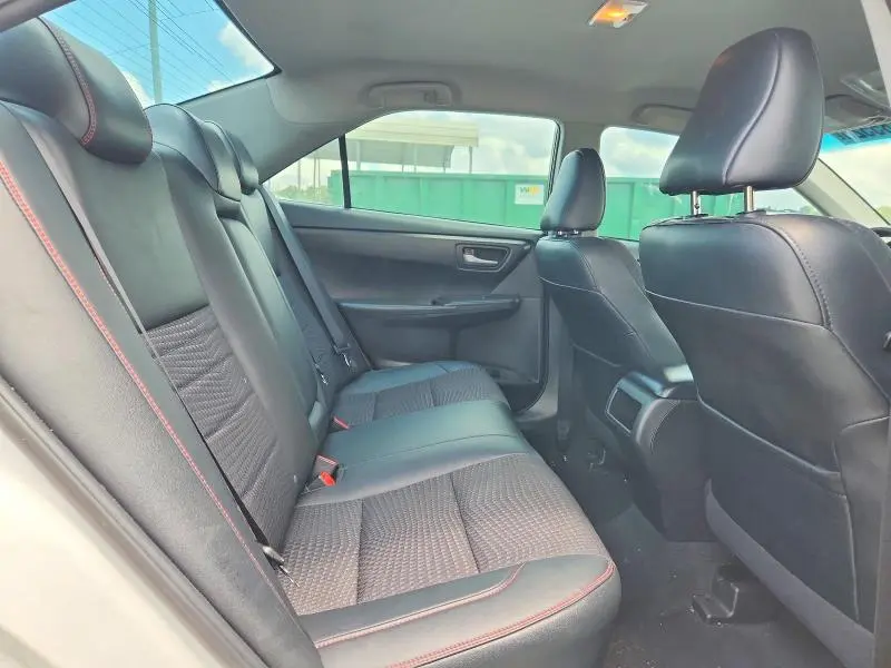 2015 TOYOTA CAMRY SE  