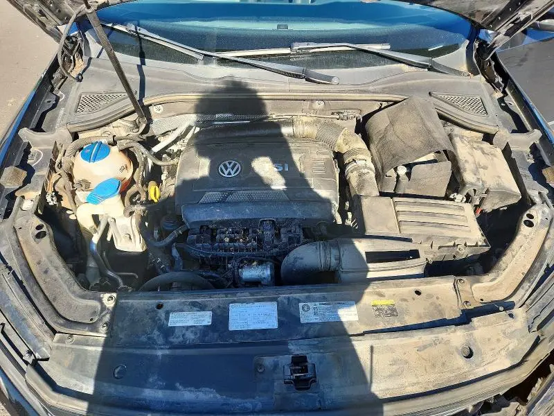 2016 VOLKSWAGEN PASSAT SE  