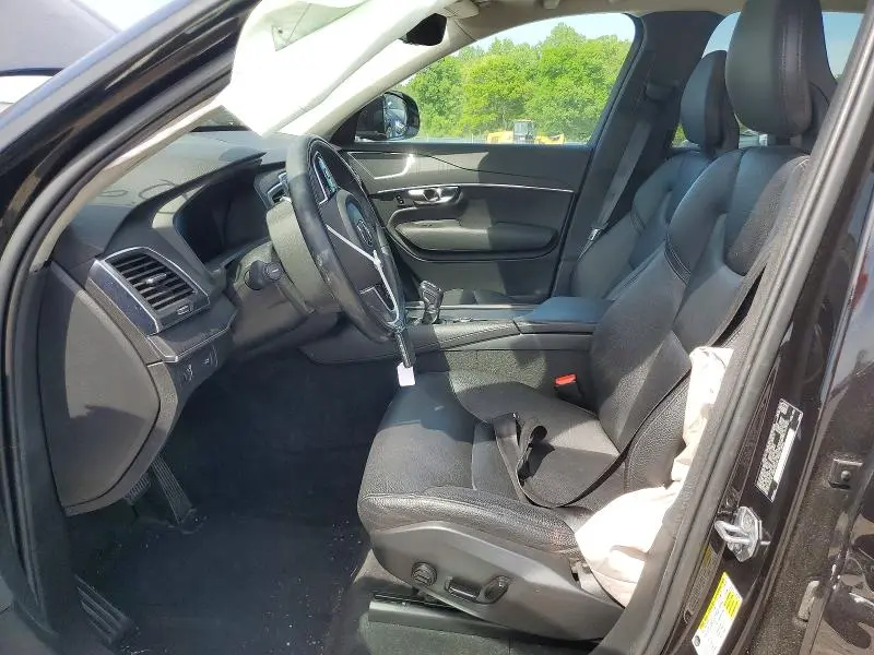 2020 VOLVO XC90 T6 MOMENTUM  