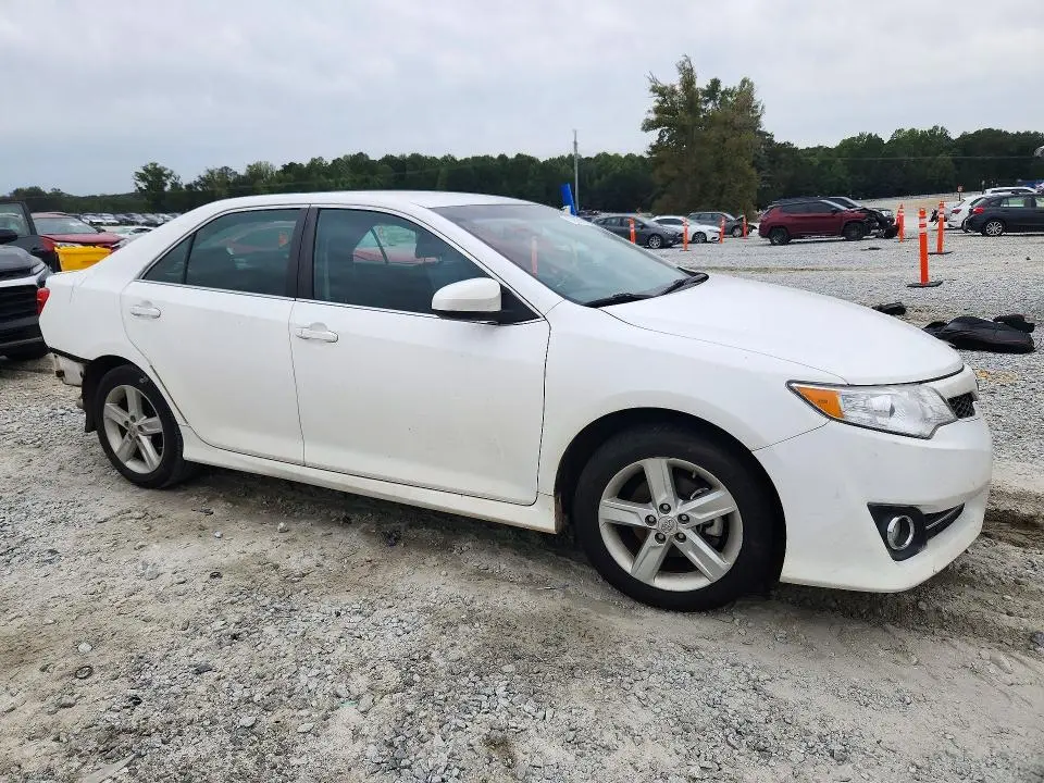 2013 TOYOTA CAMRY SE  