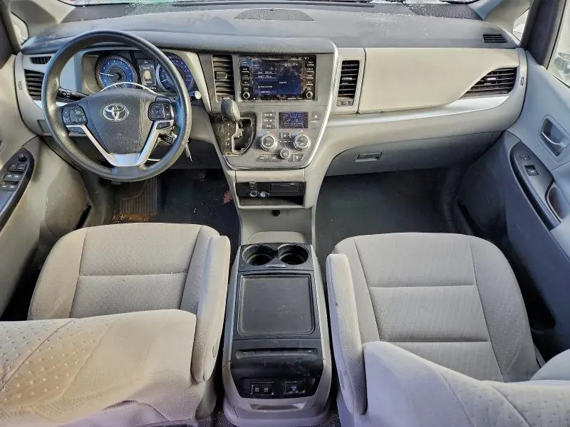 2019 TOYOTA SIENNA LE  