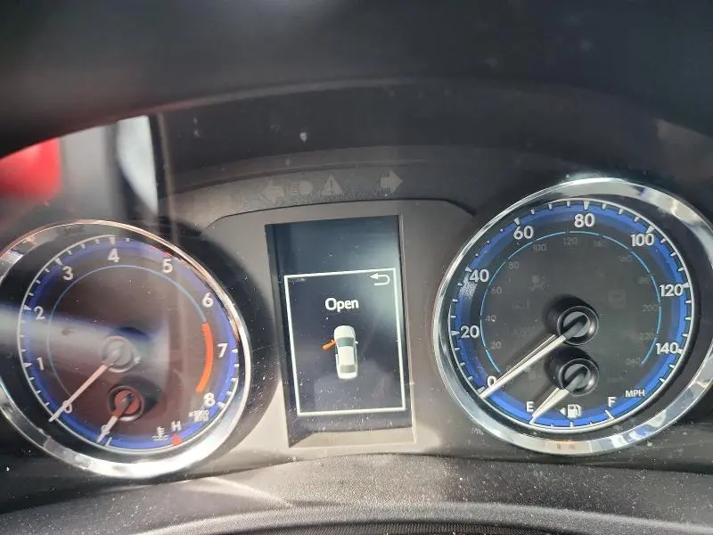 2019 TOYOTA COROLLA SE  