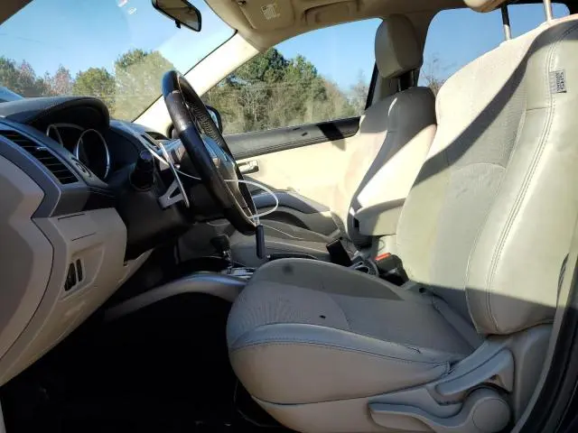 2011 MITSUBISHI OUTLANDER SE  