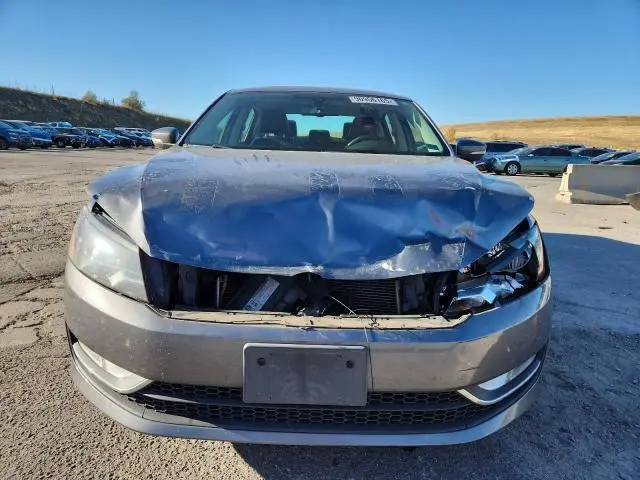 2013 VOLKSWAGEN PASSAT SE  