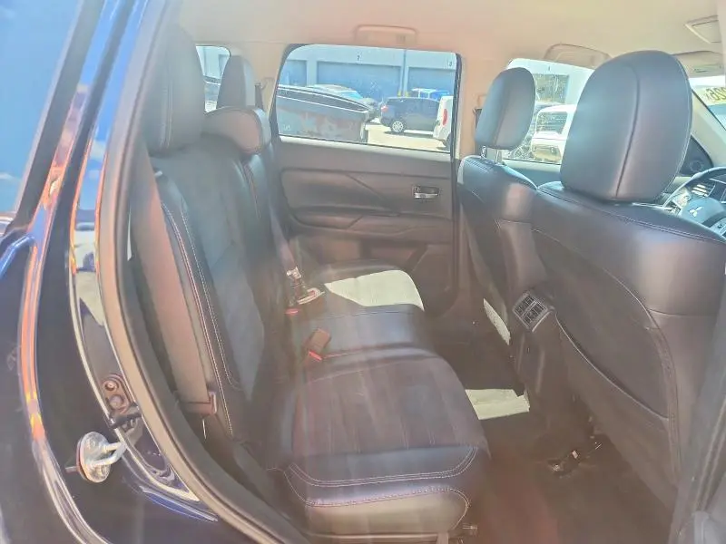2019 MITSUBISHI OUTLANDER SE  