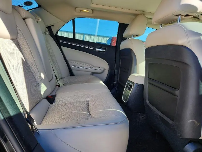 2019 CHRYSLER 300 LIMITED  