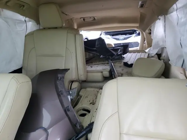 2017 TOYOTA HIGHLANDER SE  