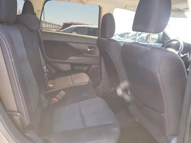 2017 MITSUBISHI OUTLANDER SE  