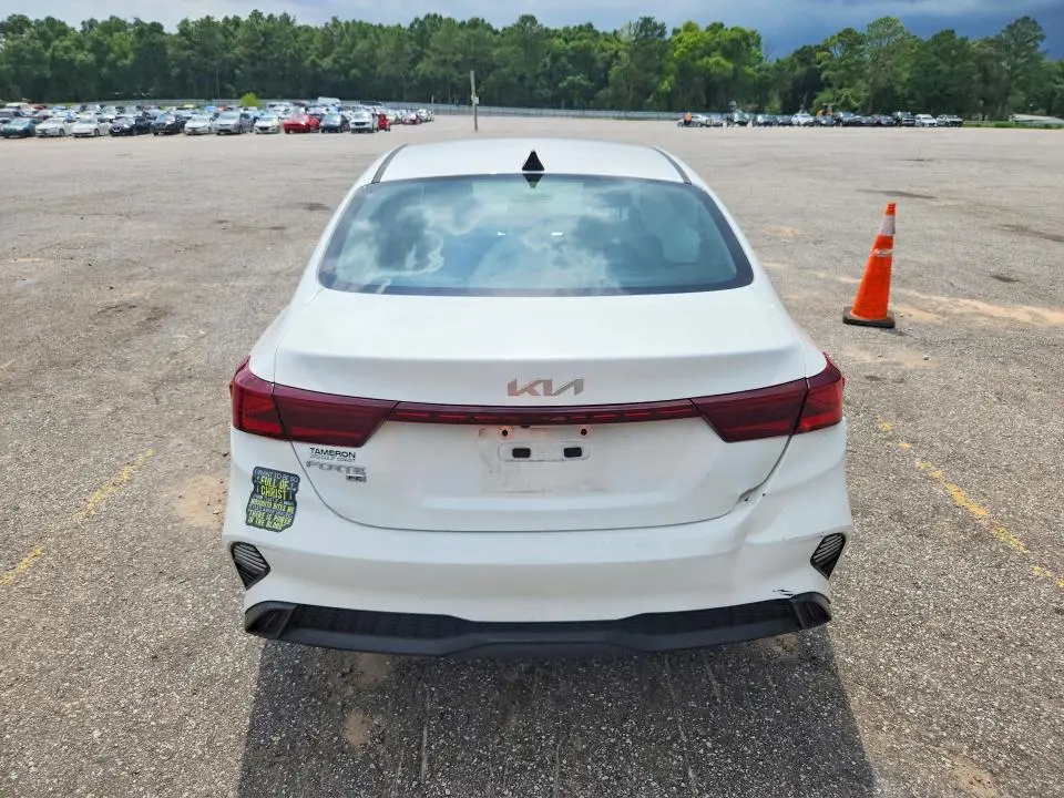2024 KIA FORTE LX  