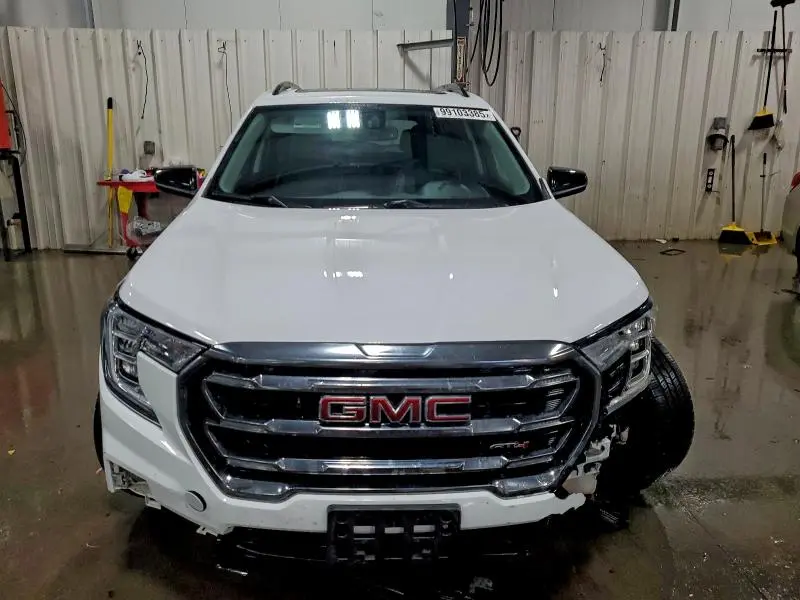 2022 GMC TERRAIN AT4  
