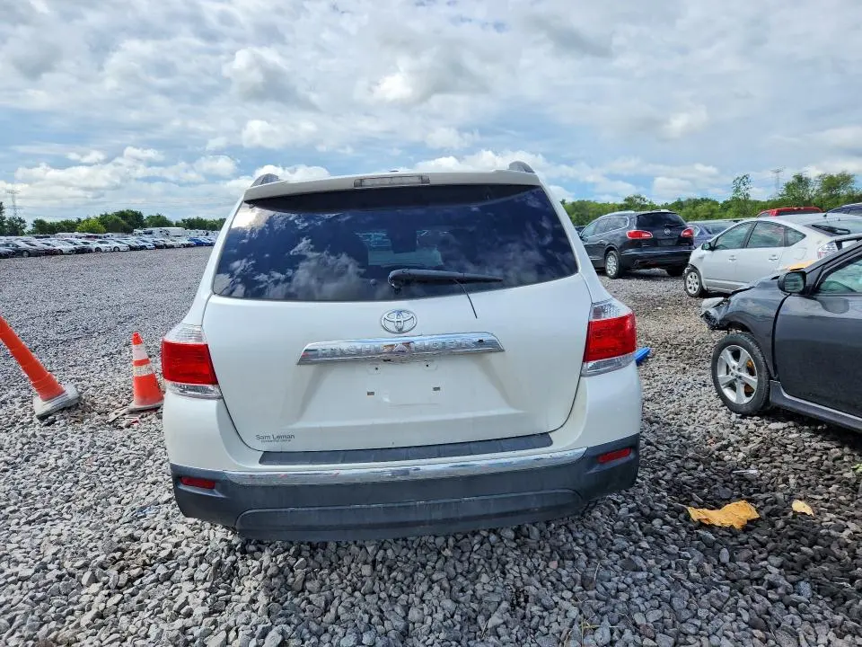 2011 TOYOTA HIGHLANDER LIMITED  