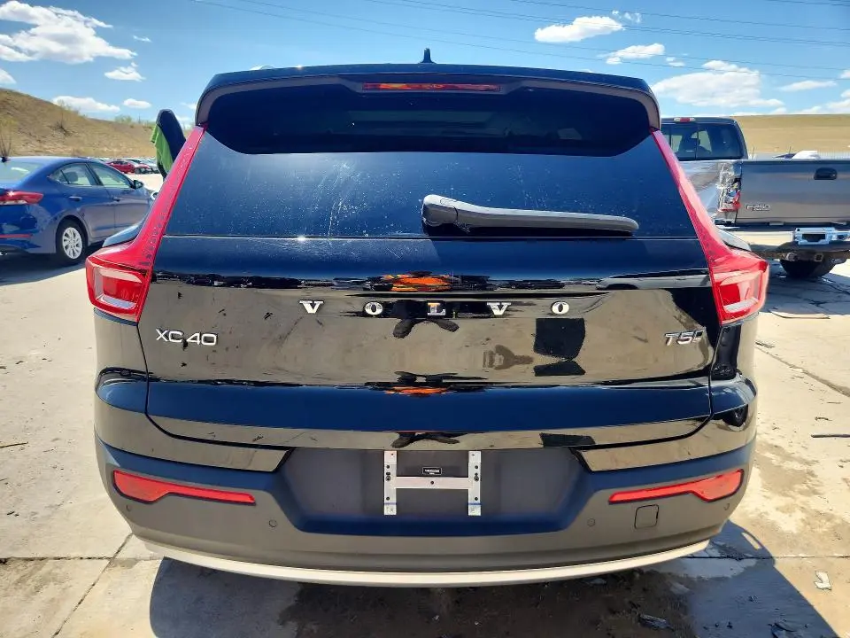 2020 VOLVO XC40 T5 MOMENTUM  