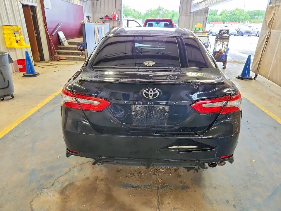 2018 TOYOTA CAMRY SE  