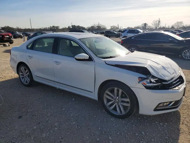 2017 VOLKSWAGEN PASSAT SE  