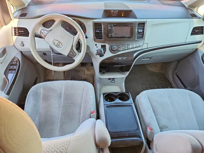 2013 TOYOTA SIENNA LE  