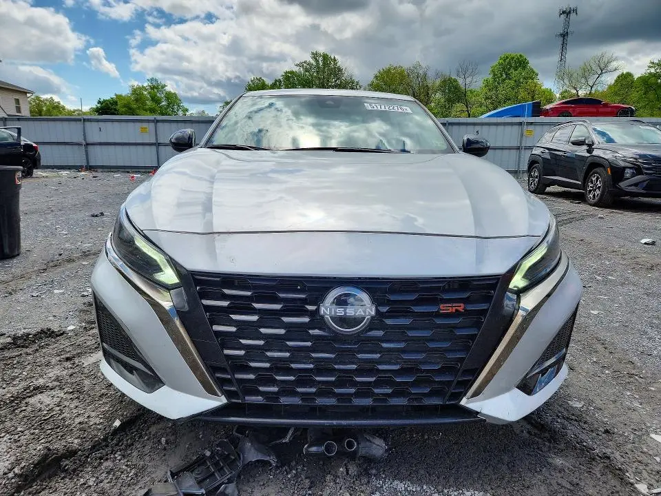 2024 NISSAN ALTIMA SR  