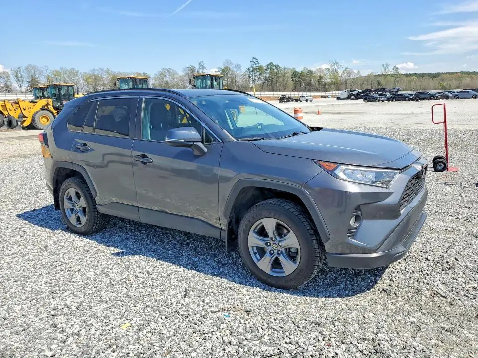2021 TOYOTA RAV4 XLE  