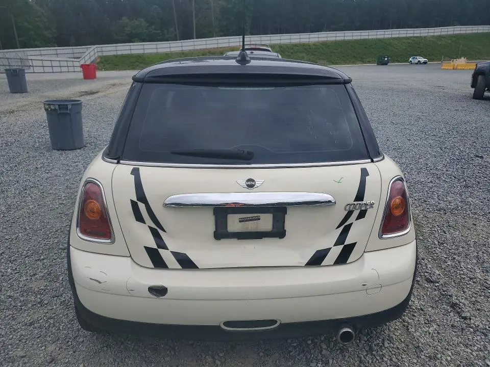 2010 MINI COOPER   