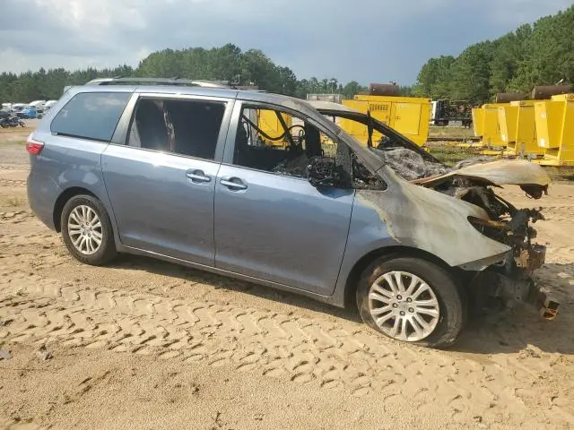 2015 TOYOTA SIENNA XLE  