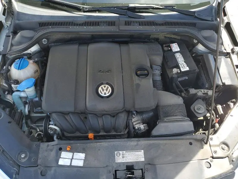2011 VOLKSWAGEN JETTA SE  