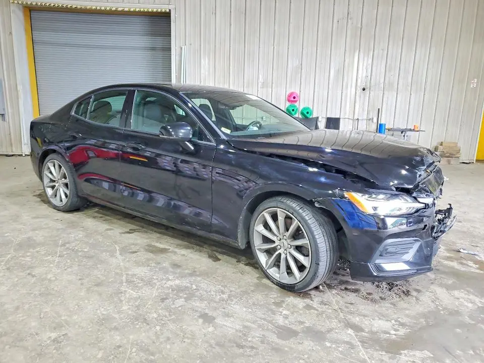 2020 VOLVO S60 T6 MOMENTUM  