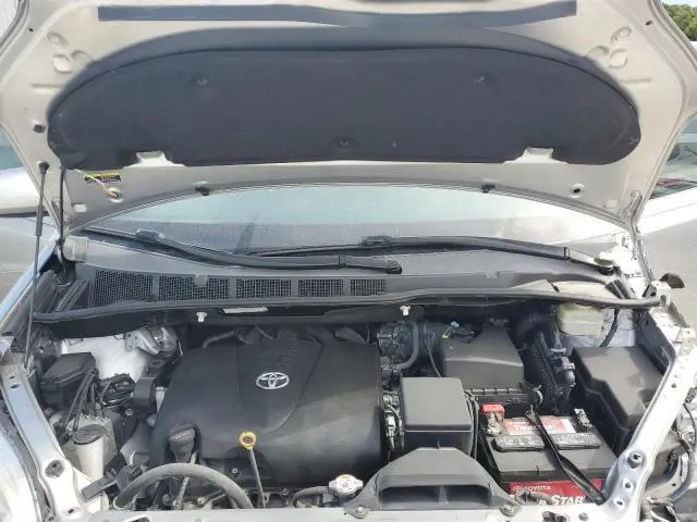 2018 TOYOTA SIENNA XLE  