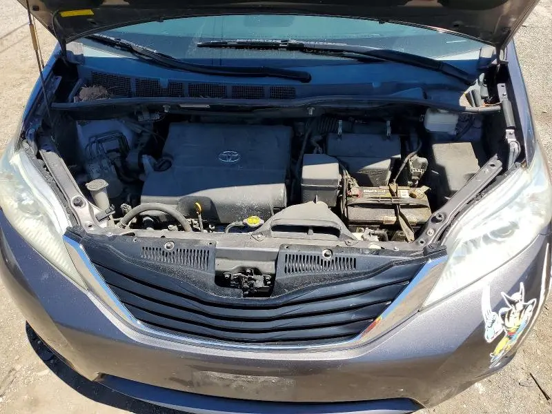 2012 TOYOTA SIENNA LE  