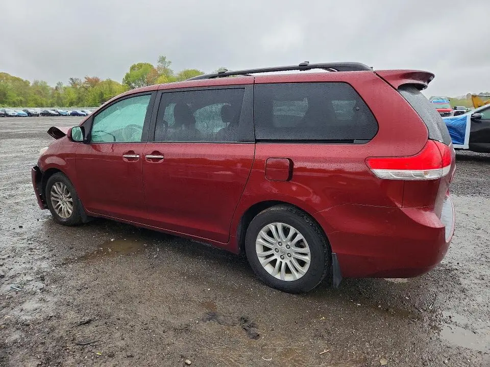 2012 TOYOTA SIENNA XLE 8-PASSENGER  