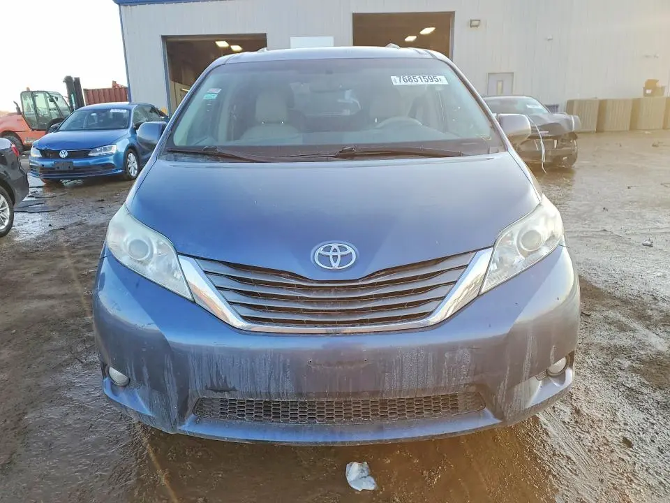 2014 TOYOTA SIENNA XLE 7-PASSENGER  