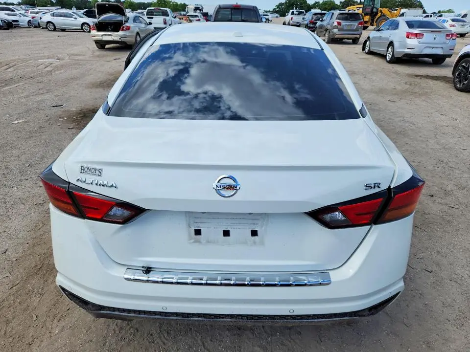 2022 NISSAN ALTIMA SR  