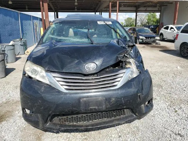 2017 TOYOTA SIENNA XLE  