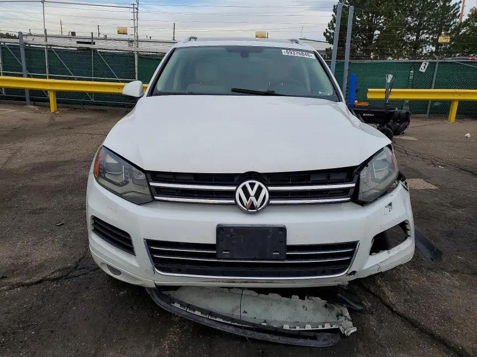 2013 VOLKSWAGEN TOUAREG V6  