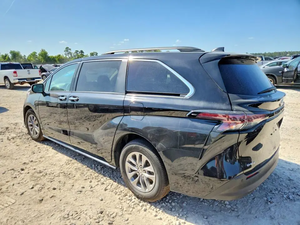 2026 TOYOTA SIENNA XLE 8-PASSENGER  