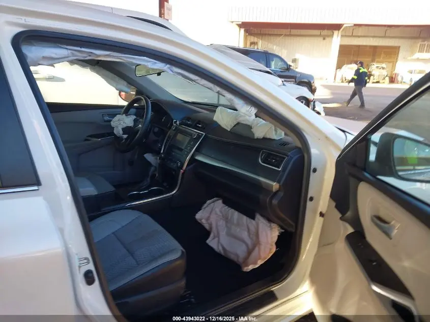 2015 TOYOTA CAMRY SE