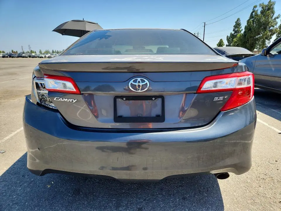 2012 TOYOTA CAMRY SE  