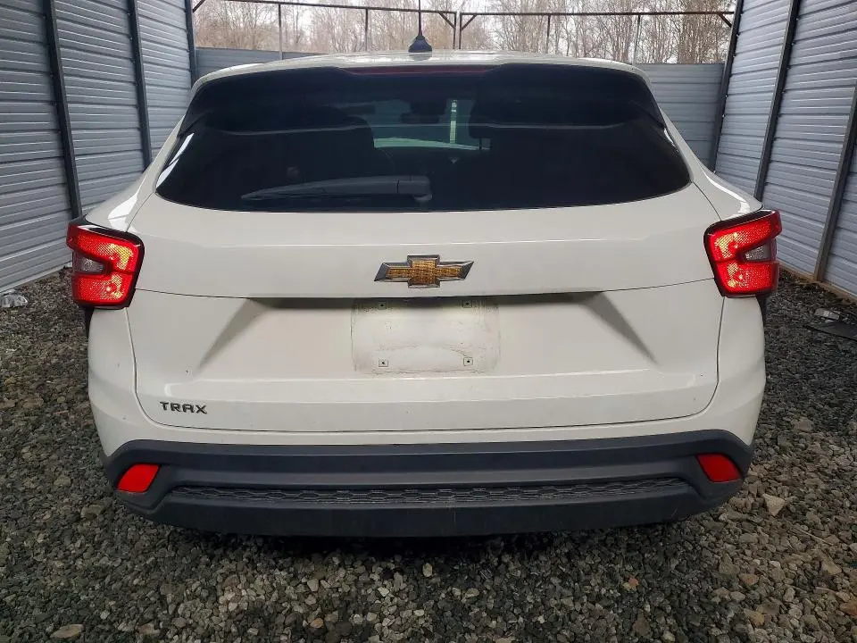 2024 CHEVROLET TRAX LS  