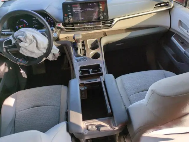 2021 TOYOTA SIENNA LE  