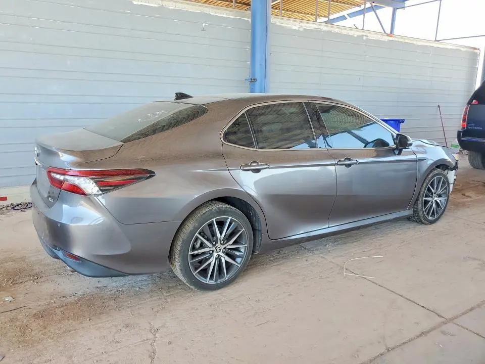 2021 TOYOTA CAMRY XLE  