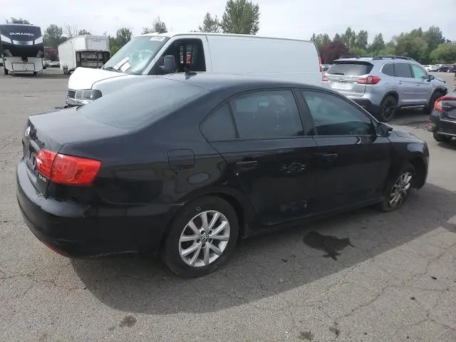 2011 VOLKSWAGEN JETTA SE  