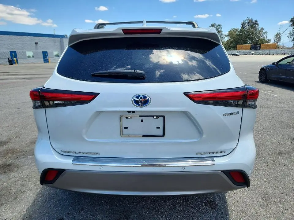 2022 TOYOTA HIGHLANDER HYBRID PLATINUM  