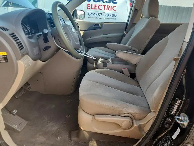 2010 KIA SEDONA LX  