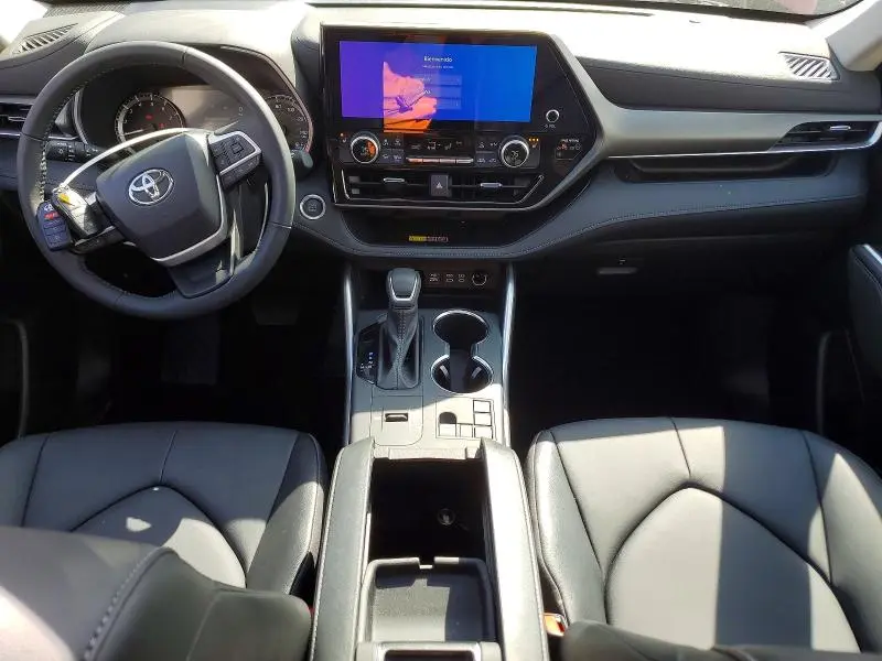 2025 TOYOTA HIGHLANDER XLE  